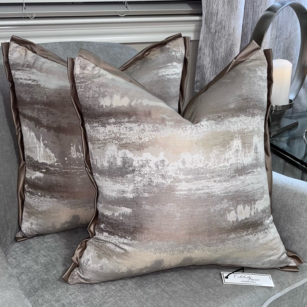 1-NWT CELEBRITY HOME MARBLED DECORATIVE PILLOWS (Read description for details)
